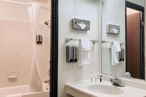 Super 8 by Wyndham Colorado Springs/Afa Area image 1