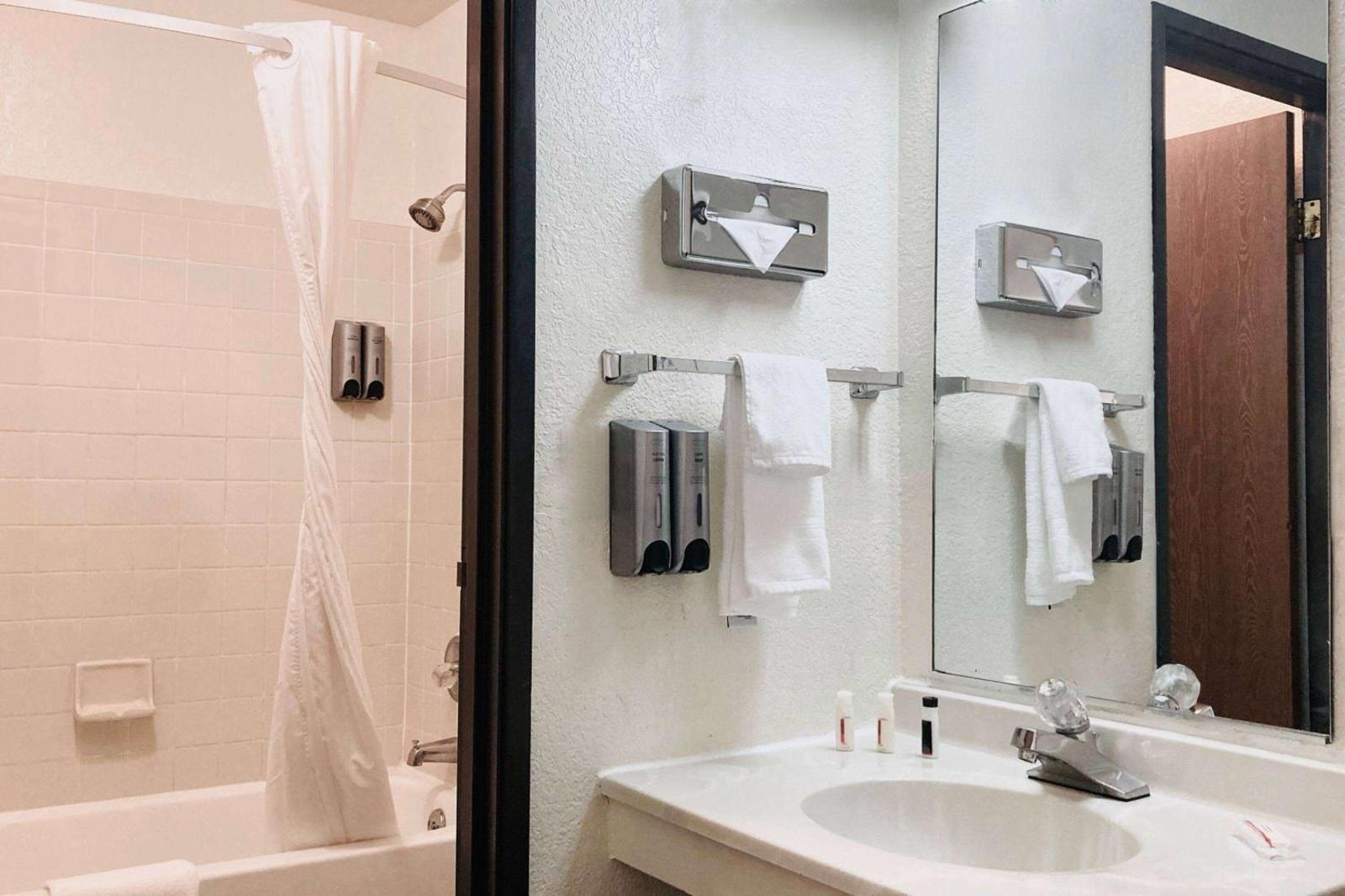 Super 8 by Wyndham Colorado Springs/Afa Area